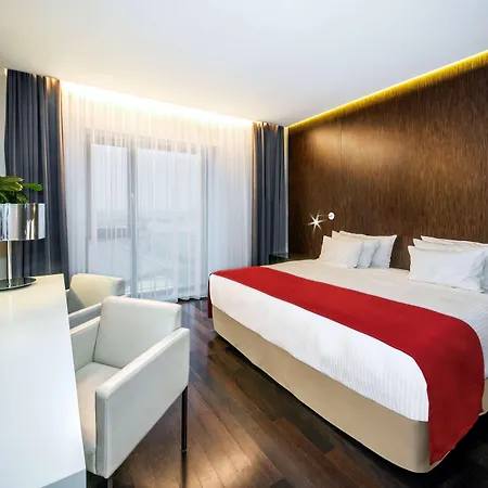 Отель Nh Collection Congress 4*
